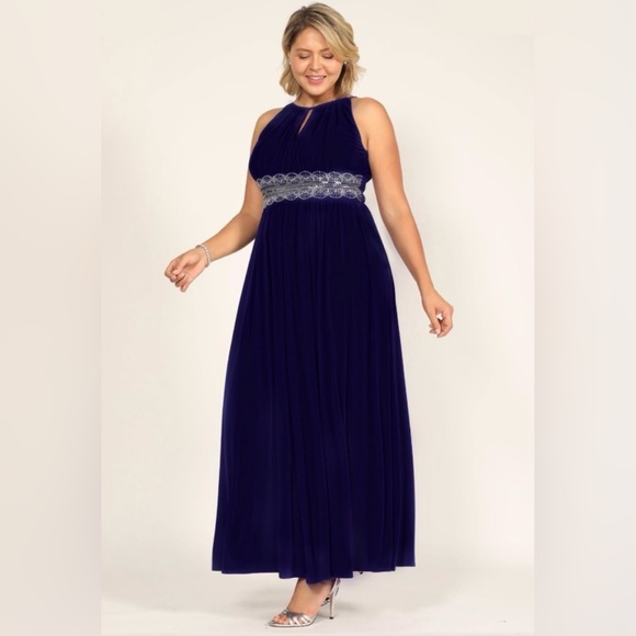 Plus Dress - Picture 2 of 8